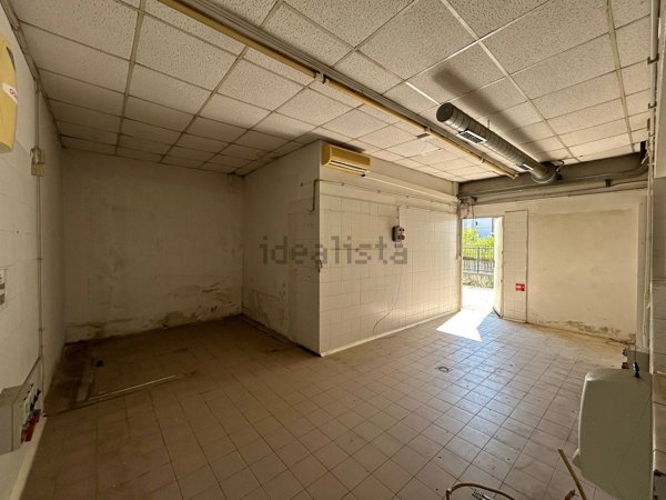 locale commerciale in vendita a Moncalieri