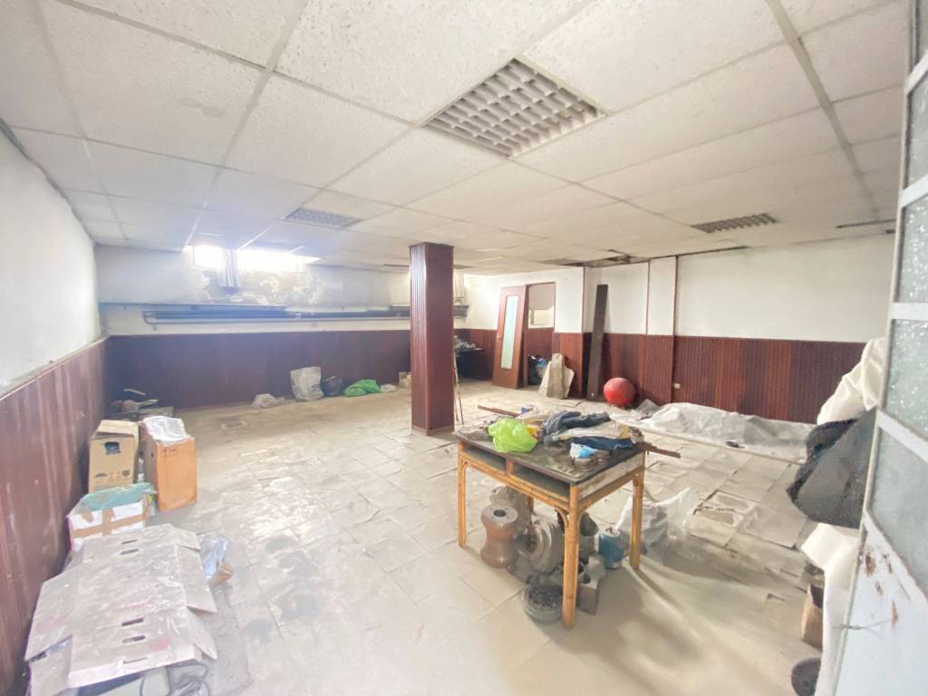 locale commerciale in vendita a Moncalieri