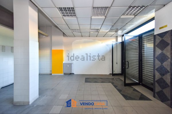 locale commerciale in vendita a Moncalieri