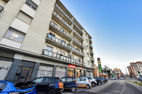 locale commerciale in vendita a Moncalieri