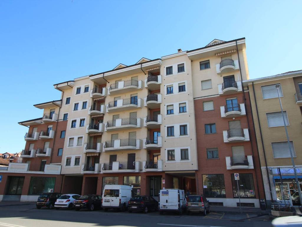 negozio in vendita a Moncalieri