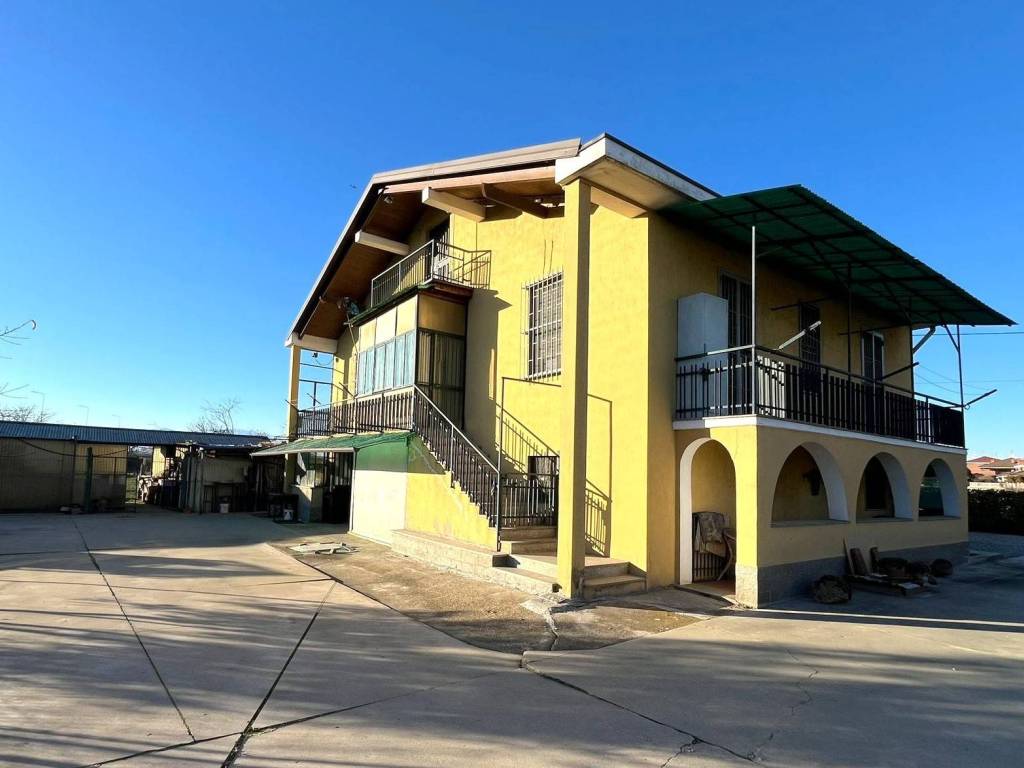 casa indipendente in vendita a Moncalieri in zona Tetti Piatti