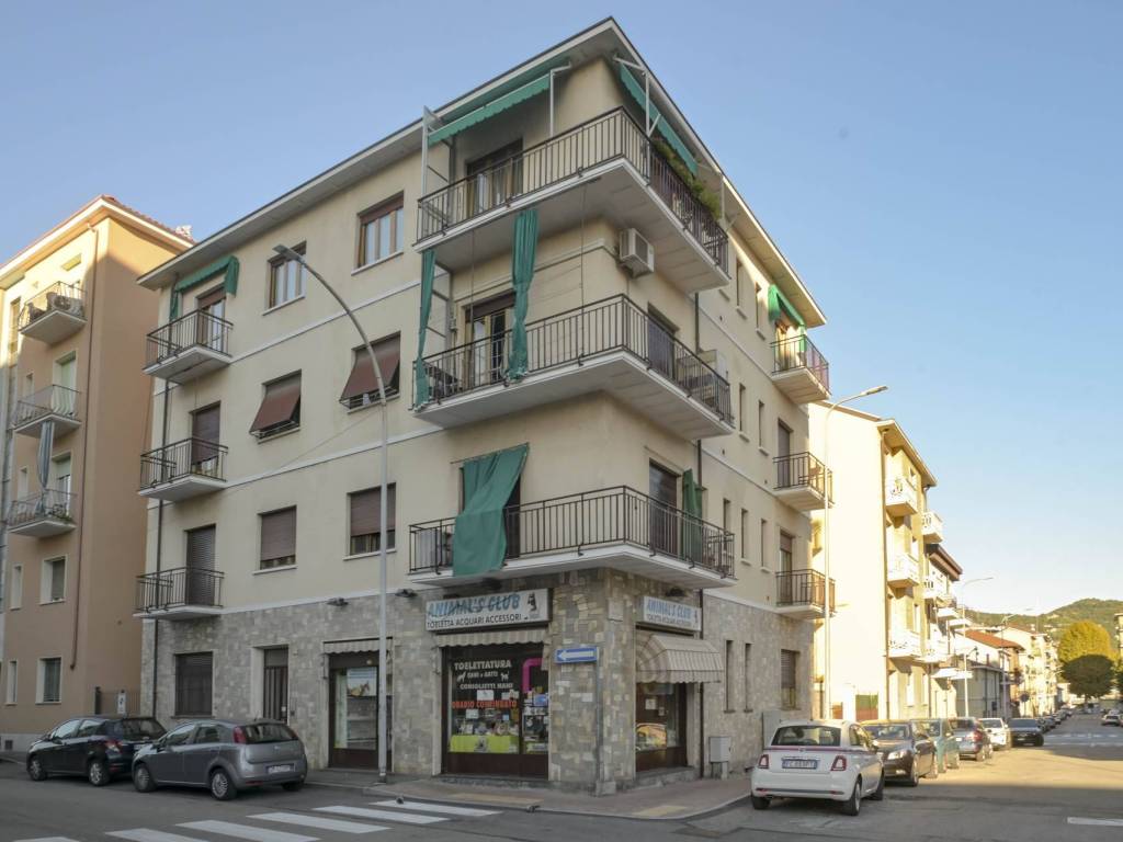 negozio in vendita a Moncalieri
