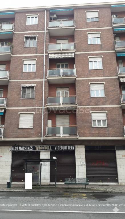 negozio in vendita a Moncalieri in zona Borgo San Pietro