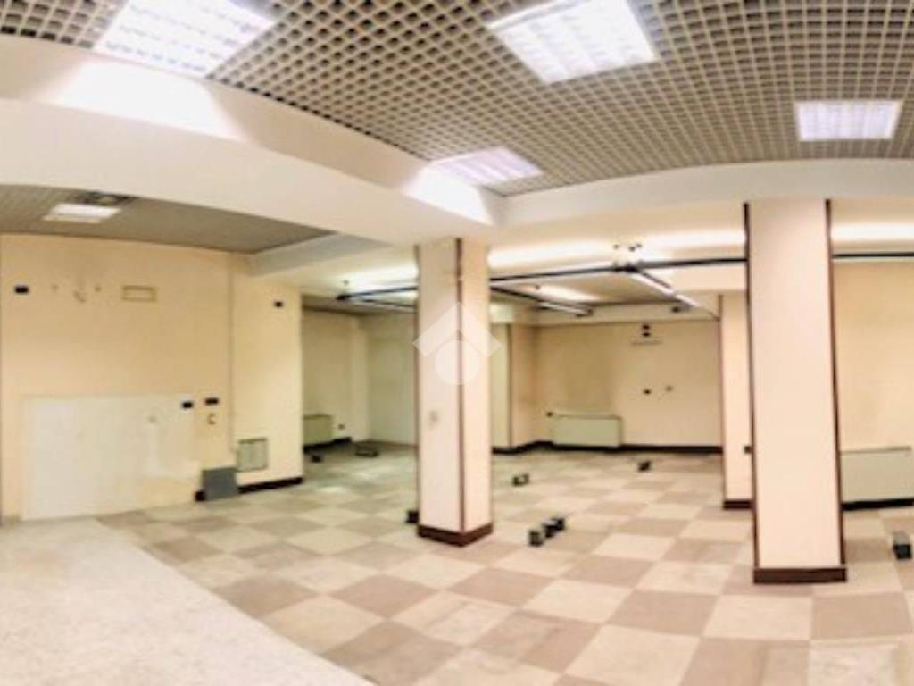 negozio in vendita a Moncalieri