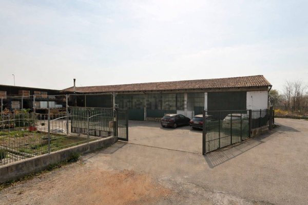 capannone in vendita a Moncalieri in zona Carpice