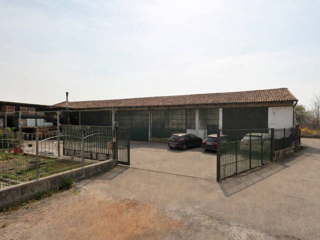 locale commerciale in vendita a Moncalieri