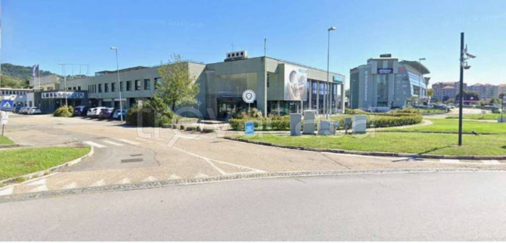 locale commerciale in vendita a Moncalieri