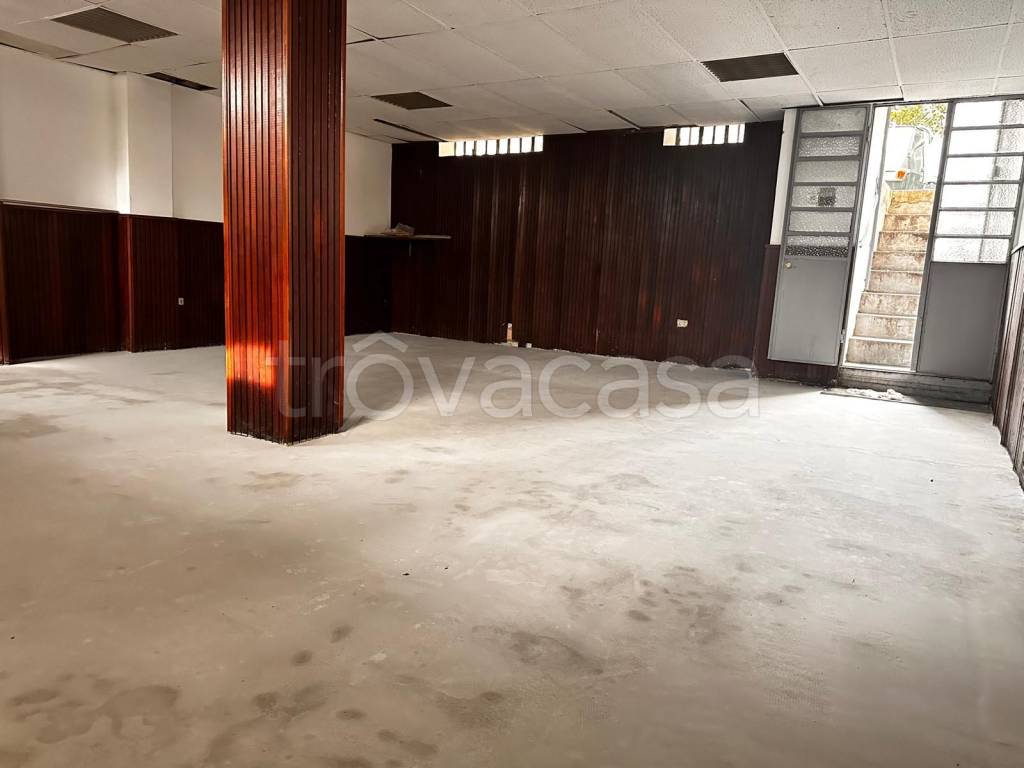 locale commerciale in vendita a Moncalieri