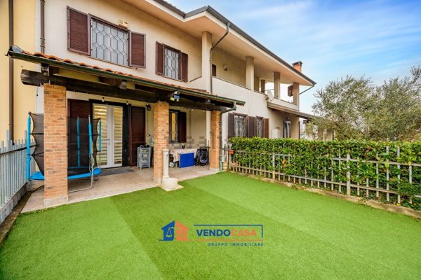 casa indipendente in vendita a Moncalieri in zona Tagliaferro