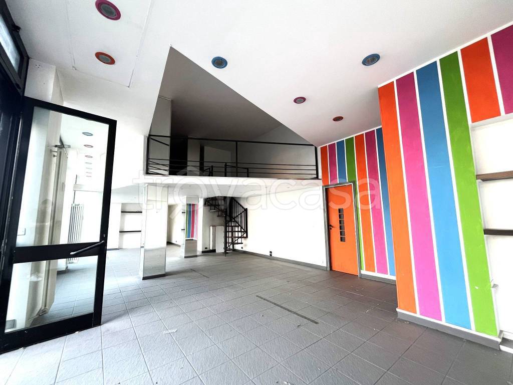 negozio in vendita a Moncalieri