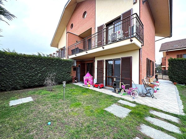 casa indipendente in vendita a Moncalieri in zona Barauda
