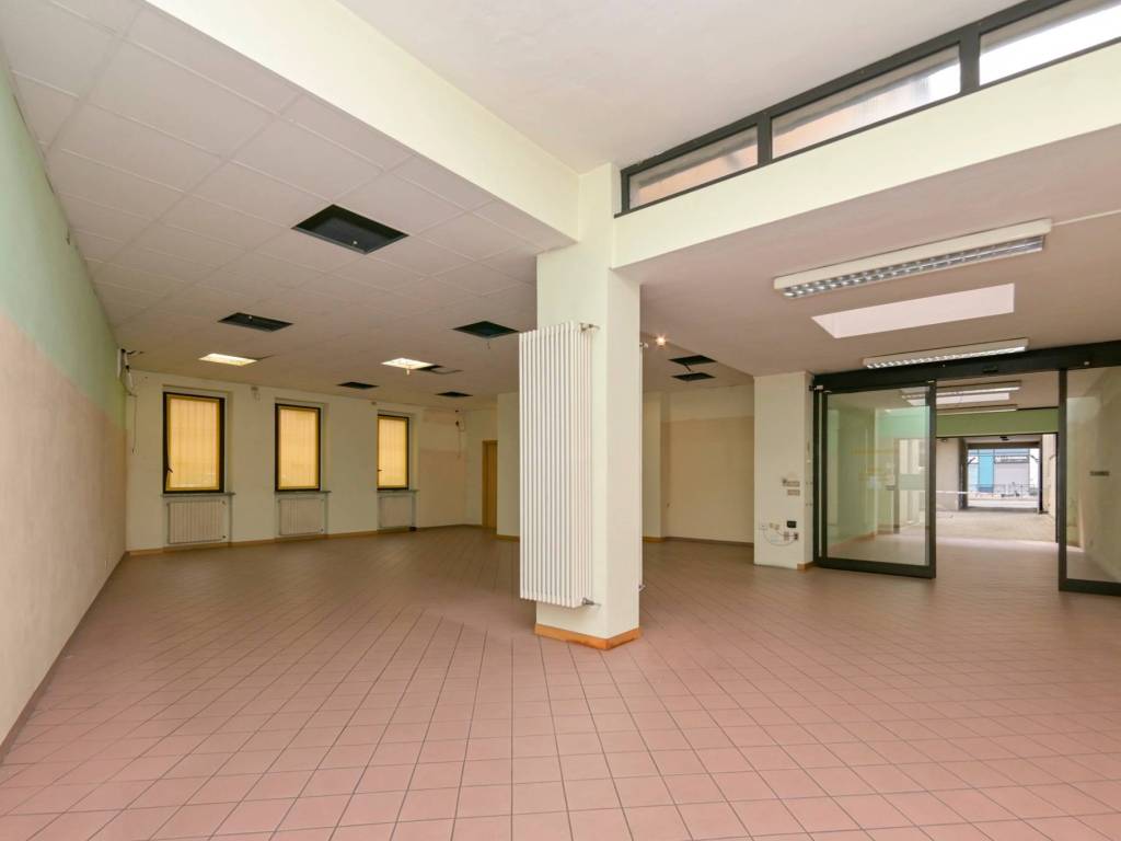 negozio in vendita a Moncalieri