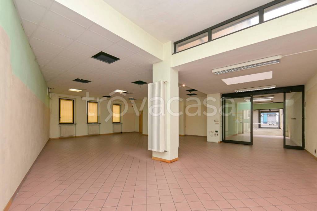 negozio in vendita a Moncalieri