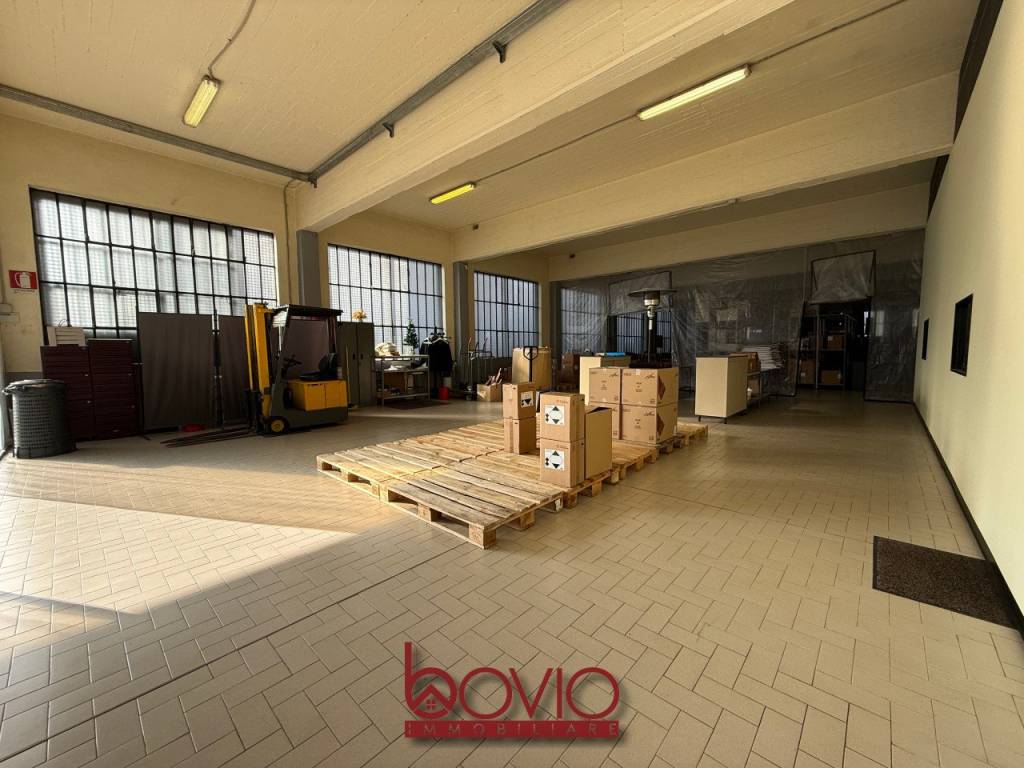 locale commerciale in vendita a Moncalieri