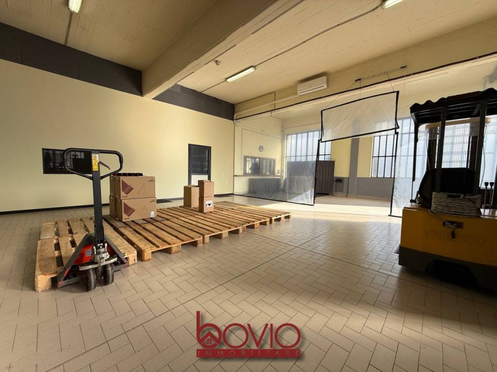 locale commerciale in vendita a Moncalieri