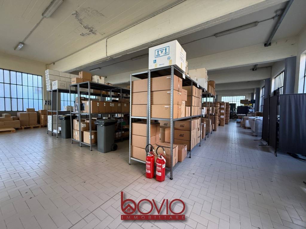 locale commerciale in vendita a Moncalieri