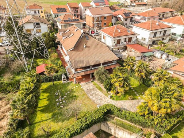 casa indipendente in vendita a Moncalieri in zona Tagliaferro