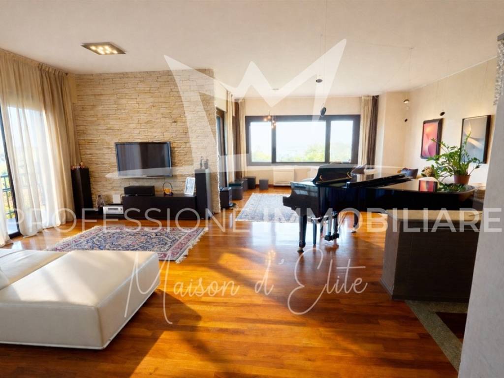 casa indipendente in vendita a Moncalieri in zona Revigliasco