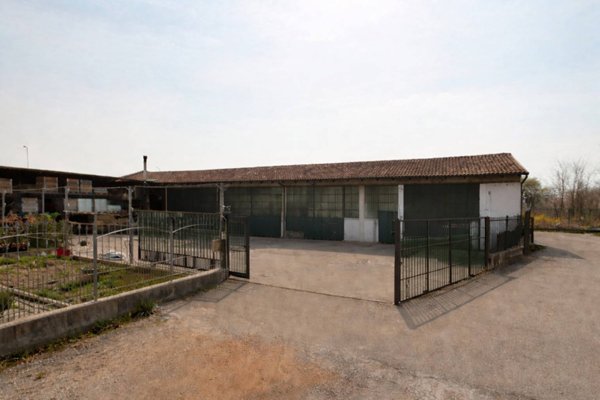 capannone in vendita a Moncalieri