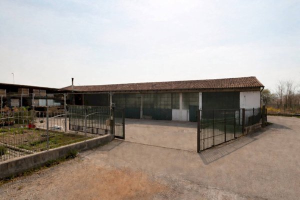 capannone in vendita a Moncalieri in zona Carpice