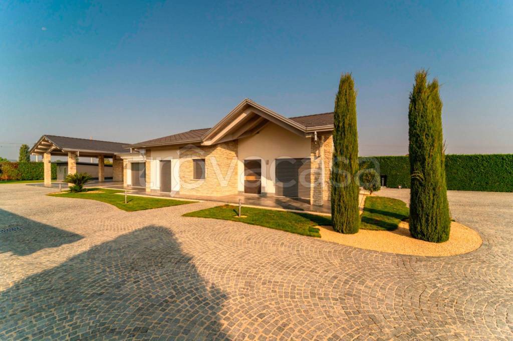 casa indipendente in vendita a Moncalieri in zona Tagliaferro