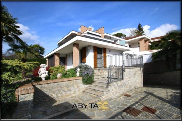 casa indipendente in vendita a Moncalieri in zona Revigliasco