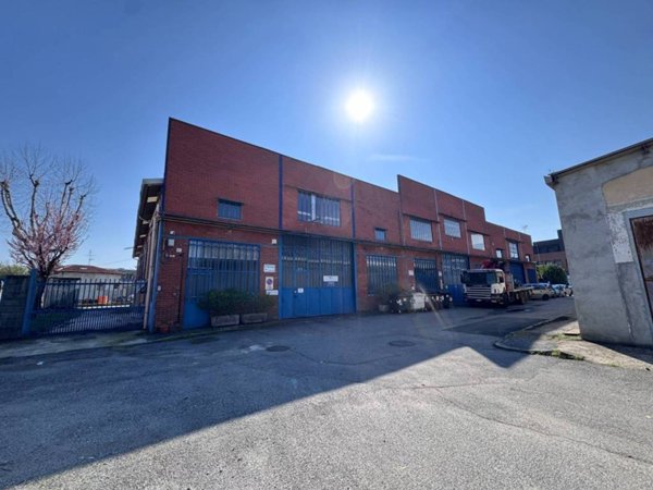 locale commerciale in vendita a Moncalieri