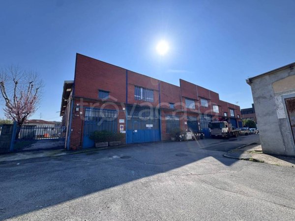 locale commerciale in vendita a Moncalieri