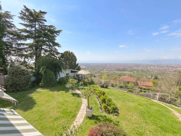 casa indipendente in vendita a Moncalieri in zona Revigliasco