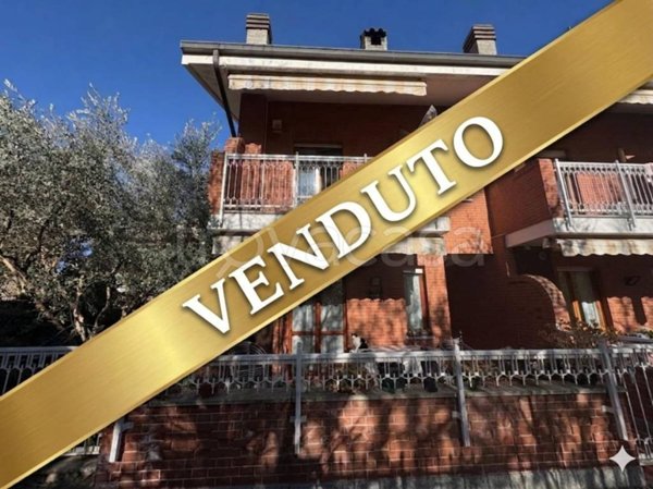 casa indipendente in vendita a Moncalieri in zona Testona