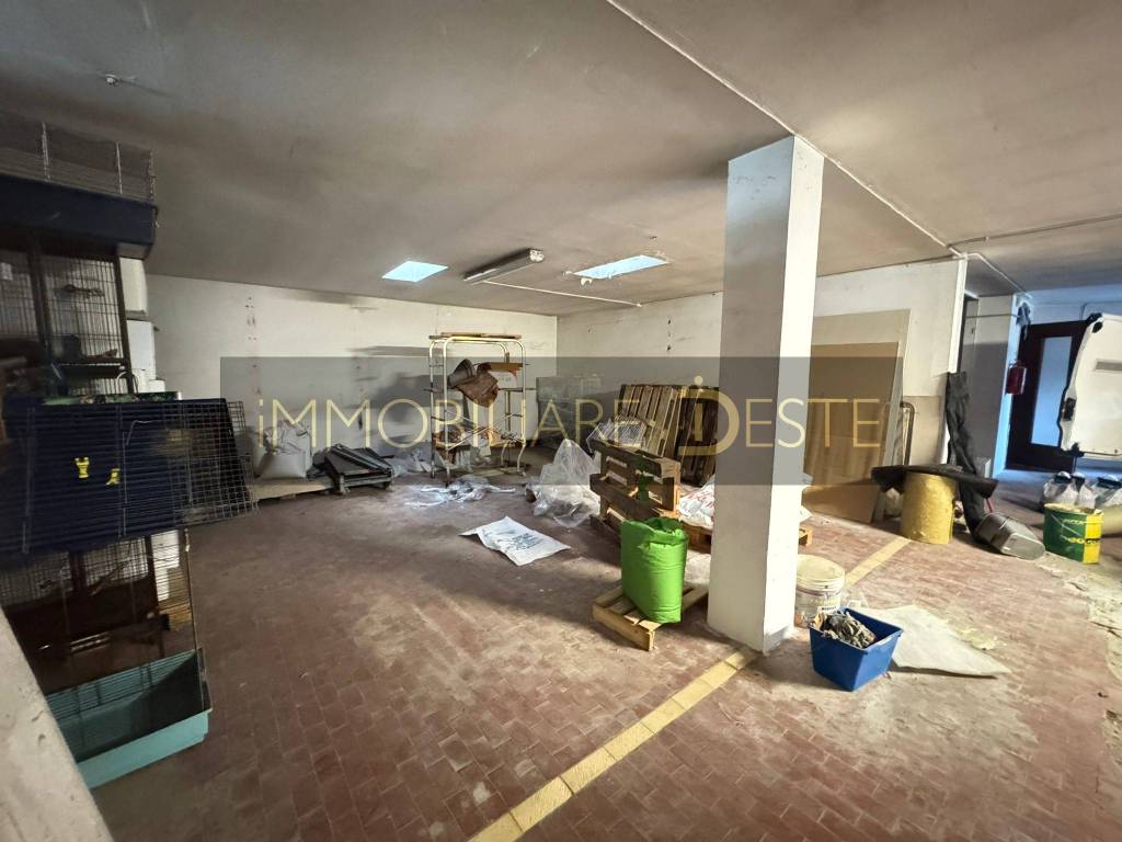 locale di sgombero in vendita a Moncalieri