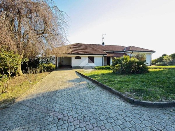 casa indipendente in vendita a Moncalieri in zona Revigliasco