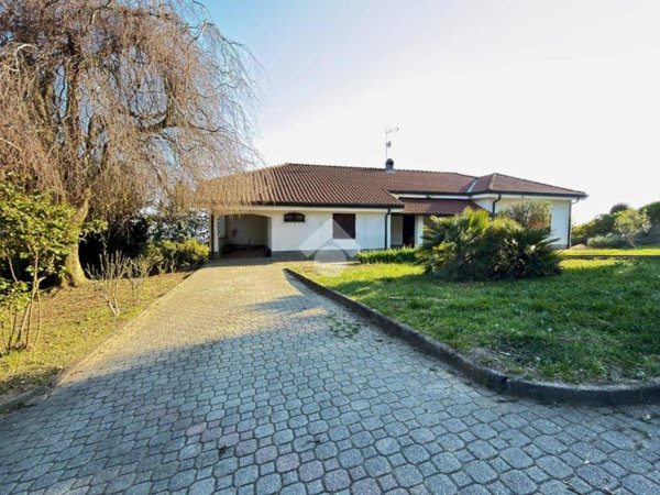 casa indipendente in vendita a Moncalieri in zona Revigliasco