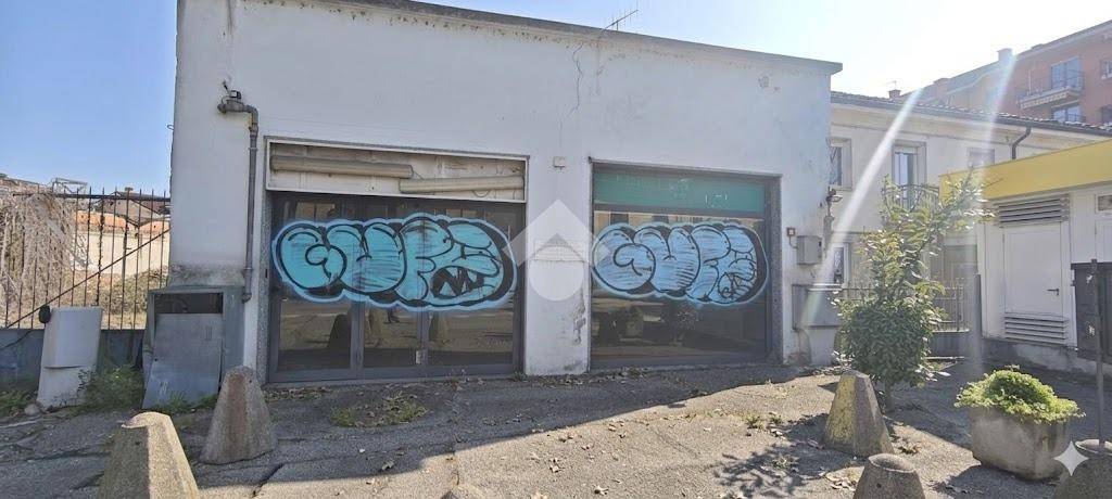 negozio in vendita a Moncalieri
