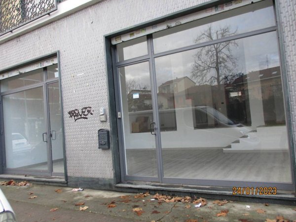 negozio in vendita a Moncalieri in zona Testona