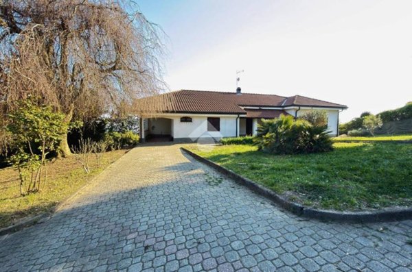 casa indipendente in vendita a Moncalieri in zona Revigliasco