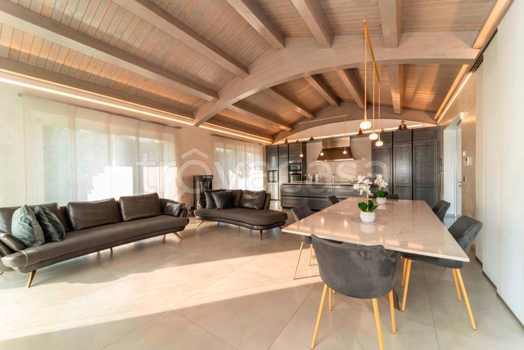 casa indipendente in vendita a Moncalieri in zona Tagliaferro