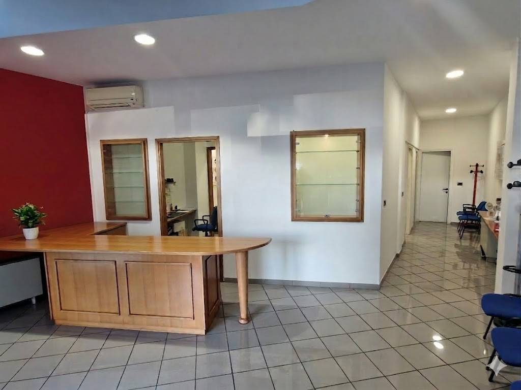 negozio in vendita a Moncalieri