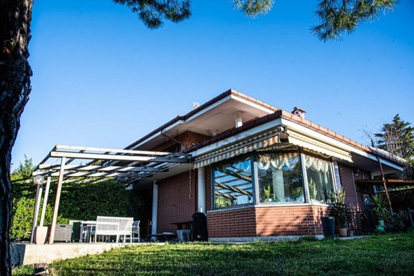 casa indipendente in vendita a Moncalieri in zona Revigliasco