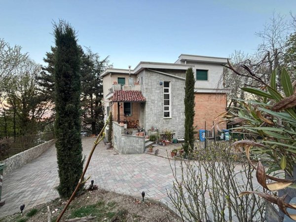 casa indipendente in vendita a Moncalieri in zona Revigliasco