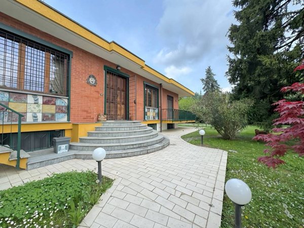 casa indipendente in vendita a Moncalieri in zona Revigliasco