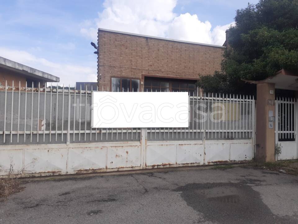 locale commerciale in vendita a Moncalieri