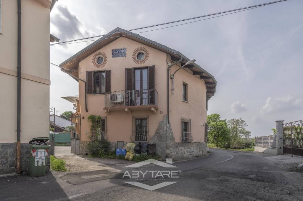casa indipendente in vendita a Moncalieri in zona Barauda