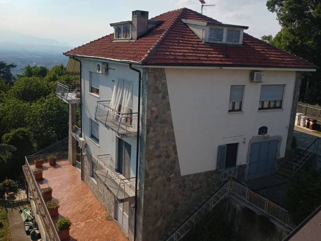 casa indipendente in vendita a Moncalieri in zona Revigliasco