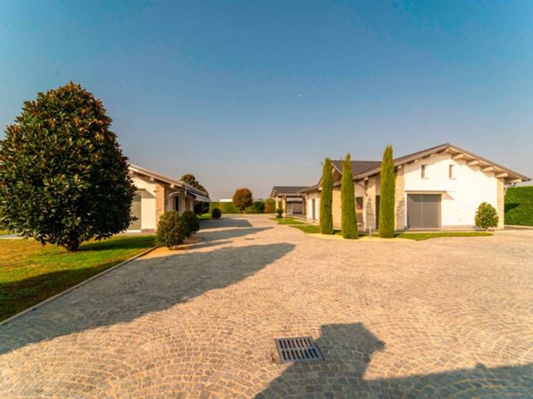 casa indipendente in vendita a Moncalieri in zona Tetti Piatti