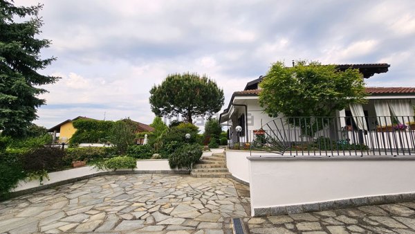 casa indipendente in vendita a Moncalieri in zona Revigliasco