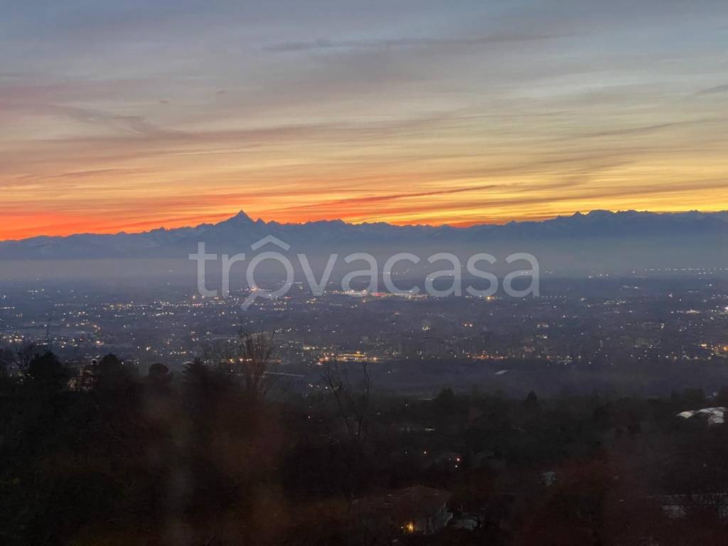 casa indipendente in vendita a Moncalieri in zona Revigliasco
