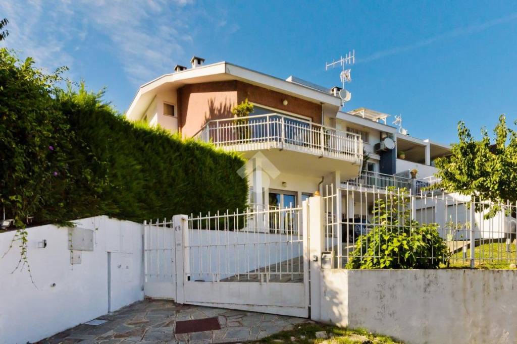 casa indipendente in vendita a Moncalieri in zona Revigliasco