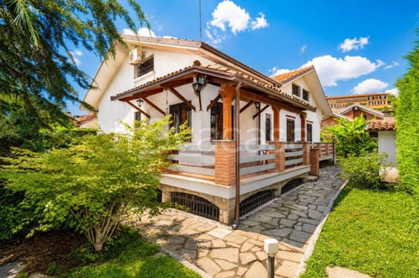 casa indipendente in vendita a Moncalieri in zona Boccia d'Oro